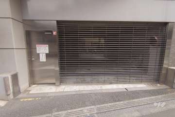 駐車場の出入り口（リングシャッター付き）