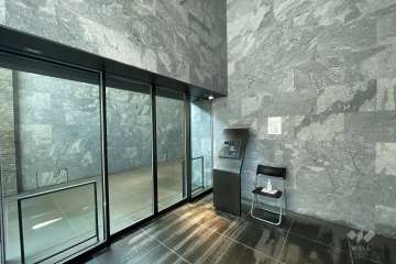 エントランスはオートロック付きです。