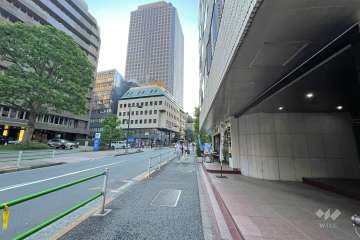 敷地南側の前面道路（東側から）