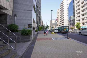 敷地北側の前面道路（東側から）