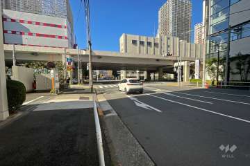 敷地北側の前面道路（東側から）