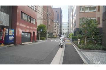 敷地南側の前面道路