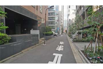 敷地南西側の前面道路