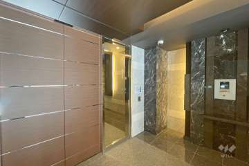 エントランスはオートロック付きです。