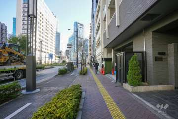 敷地北側の前面道路（西側から）