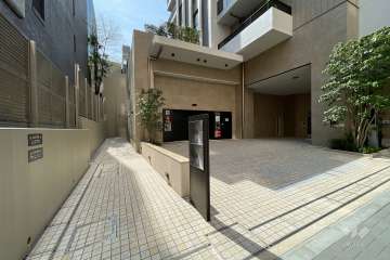 駐車場の出入り口　