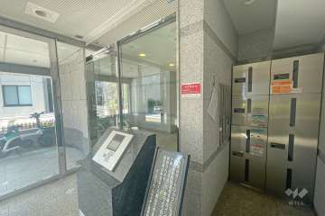 エントランスはオートロック付きです。