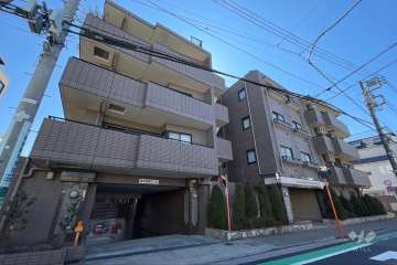 ライオンズマンション代々木上原ガーデンの外観（北側から）