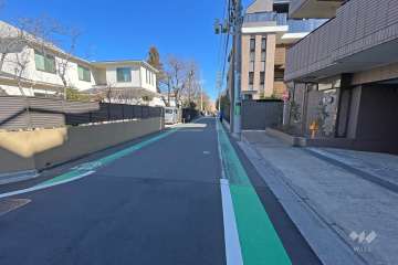 敷地北西側の前面道路