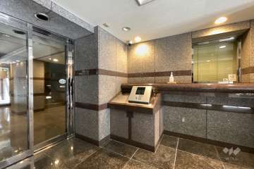 エントランスはオートロック付きです。