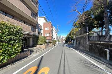 敷地東側の前面道路