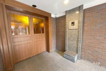 エントランスはオートロック付きです。