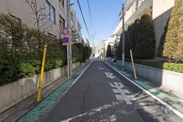 敷地東側の前面道路