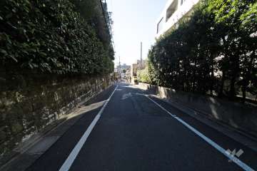 敷地南側の前面道路
