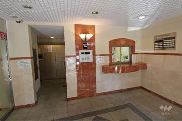 エントランスはオートロック付きです。