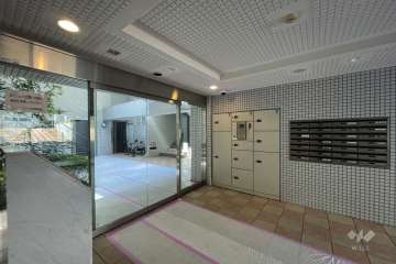 エントランスはオートロック付きです。