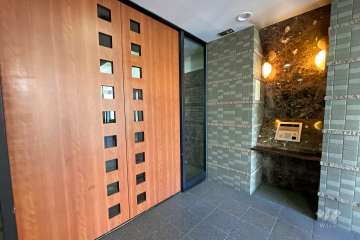 エントランスはオートロック付きです。