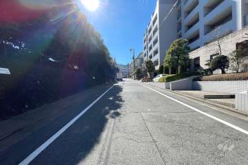 敷地南東側の前面道路