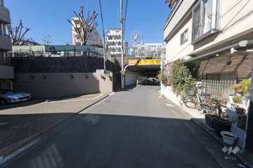 敷地北東側の前面道路