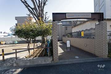 敷地北東側に隣接している『渋谷区立本町ずい道公園』