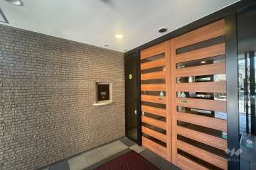 エントランスはオートロック付きです。