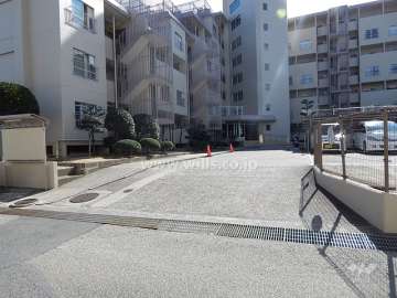 駐車場出入り口