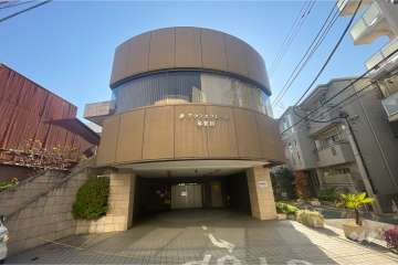 駐車場の出入り口（ロボットゲート付き）