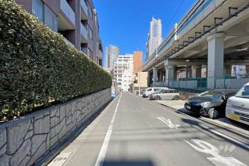 敷地東側の前面道路