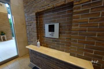 エントランスはオートロック付きです。