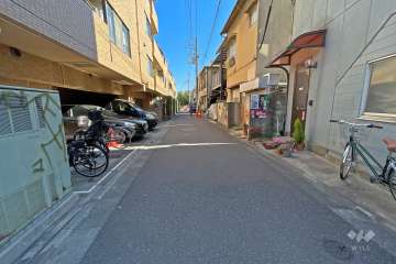 敷地南側の前面道路