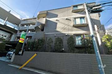 パレステュディオ代々木上原の外観（東側から）