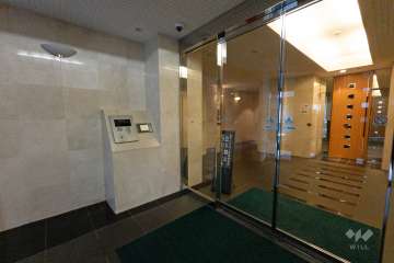 エントランスはオートロック付きです。