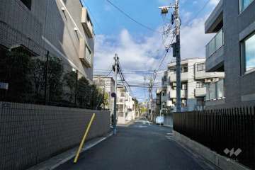 敷地南西側の前面道路
