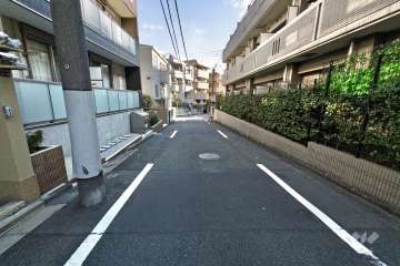 敷地北西側の前面道路