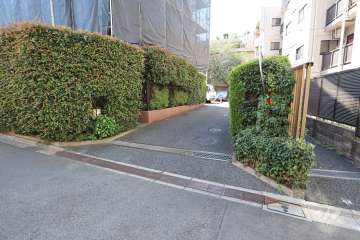 駐車場の出入り口