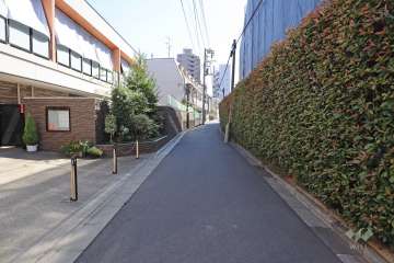 敷地北東側の前面道路