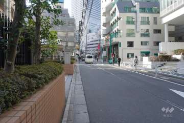 敷地北側の前面道路