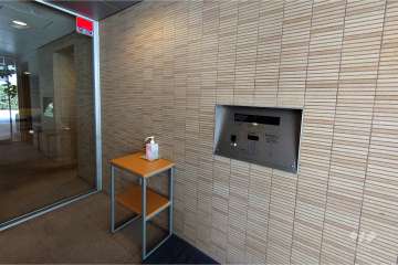 エントランスはオートロック付きです。