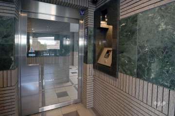 エントランスはオートロック付きです。