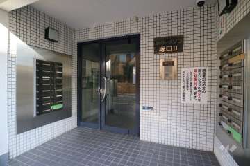 エントランスはオートロック付きです。