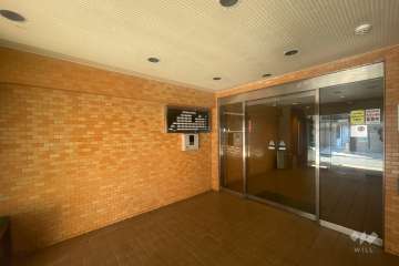 エントランスはオートロック付きです。