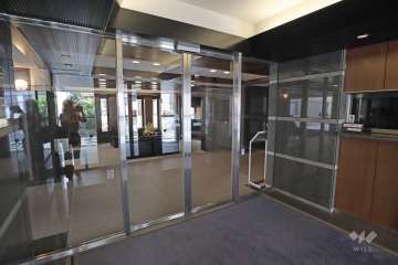 エントランスはオートロック付きです。