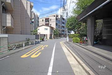 敷地北側の前面道路