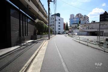 敷地北西側の前面道路