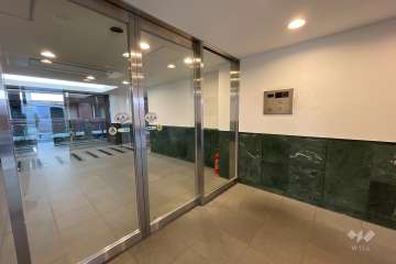 エントランスはオートロック付きです。