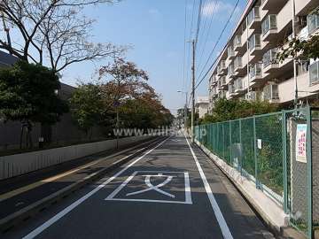 敷地南側の前面道路