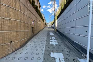 敷地南側の前面道路