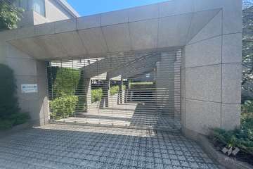 駐車場の出入り口（リングシャッター付き）