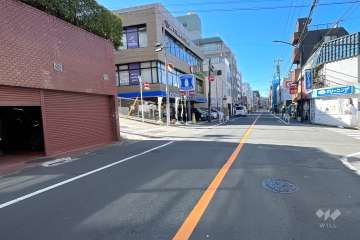 敷地北側の前面道路