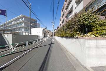 敷地南西側の前面道路